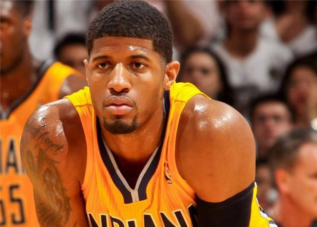 男篮在防守 男篮在防守